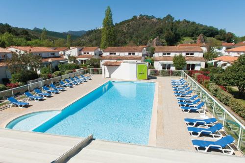 Piscina, Comfort Aparthotel Mandelieu la Napoule Village in Mandelieu-la-Napoule