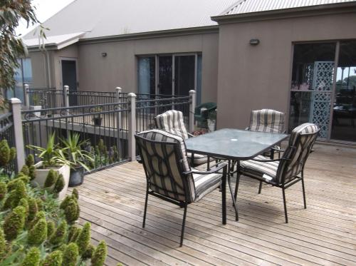 Balcony/terrace, Swan Lake Guest House in Ventnor