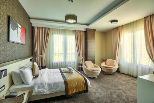 Amazona Hotel, Pristina