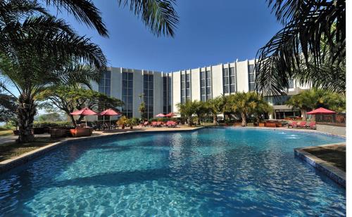 Swimming pool, Pullman Lubumbashi Grand Karavia in Lubumbashi