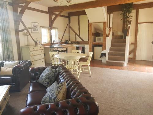 Common Leys Farm - image 2