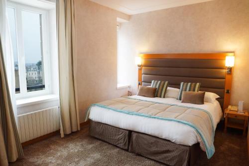 2 twin beds