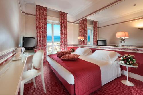 Double or Twin Room with Sea View Balcony