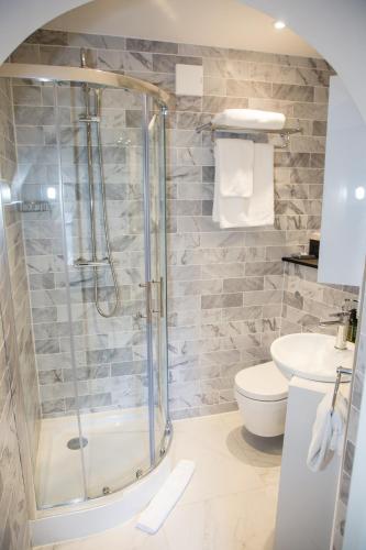 Lansbury Heritage Hotel - image 2