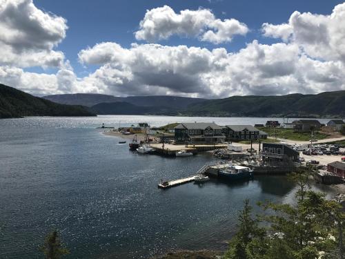 Tuvākā izklaides vieta, Gros Morne BaseCamp in Norispointa (NL)