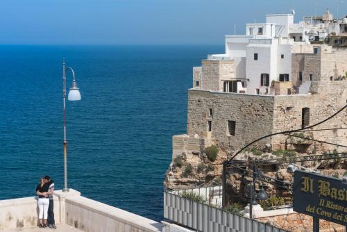 Covo dei Saraceni Stop at Covo dei Saraceni to discover the wonders of Polignano a Mare. Offering a variety of facilities and services, the hotel provides all you need for a good nights sleep. Take advantage of the ho