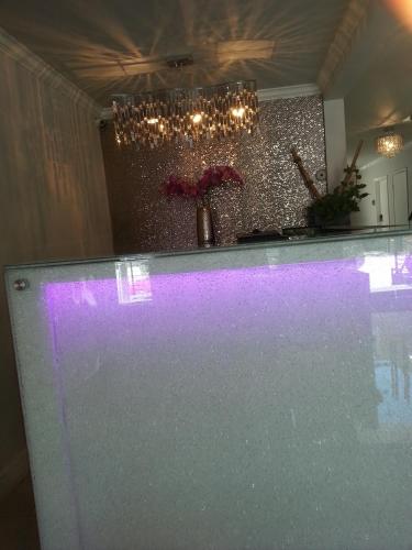 Hollywood VIP Hotel - image 3