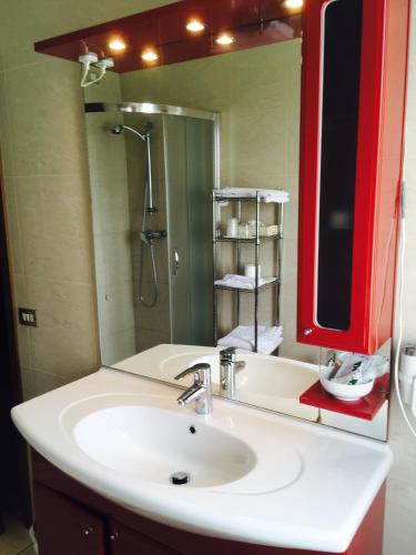Double Room Single Use (1 Adult) image 6