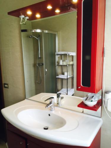 Double or Twin Room image 10