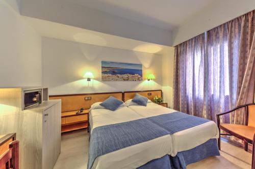 2 twin beds