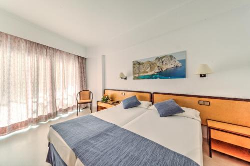 3 twin beds