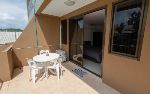 شرفة/ تراس, بيت الشباب بي آند تي (P & T Hostel) in بو بوت