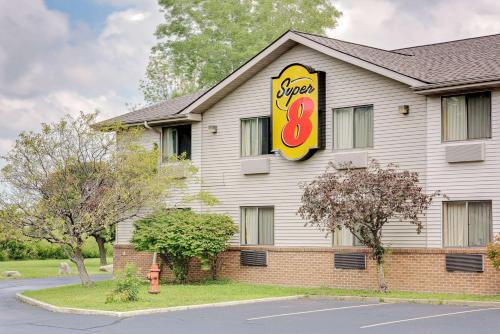 Super 8 by Wyndham Mentor/Cleveland Area