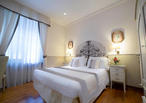 Hotel Jolanda - image 11