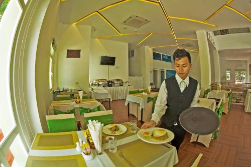 Food and beverages, Virtue Highland Hotel in Mayangone