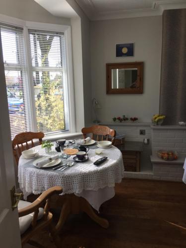 Southend Airport Bed & Breakfast - image 3