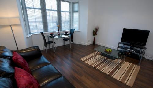 Aberdeen Serviced Apartments - The Lodge - image 2