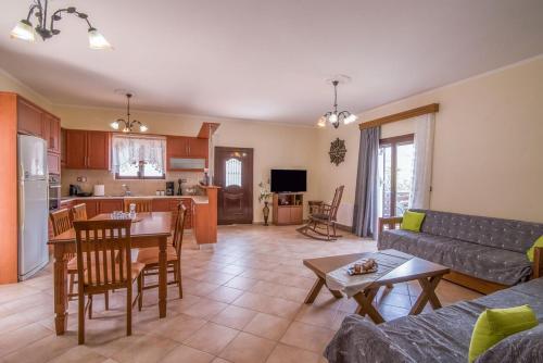  Marika Traditional Home in Élos