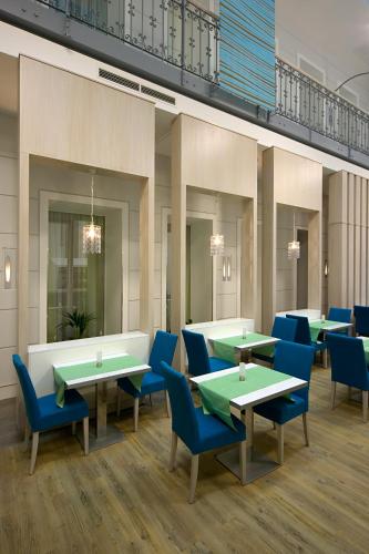 Atrium Fashion Hotel - image 10