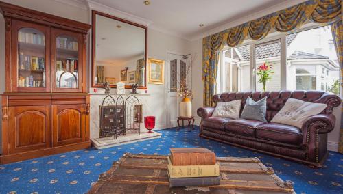 Abbey Lodge - main image