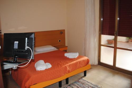 2 twin beds