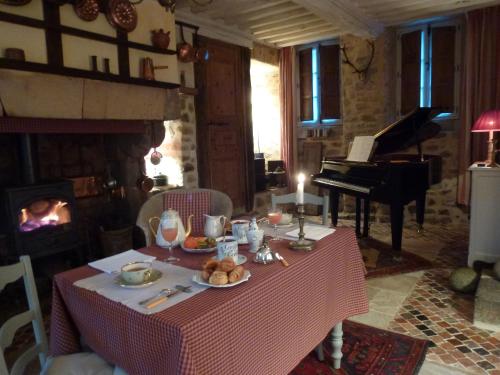 Зручності, Hôtel Tanquerey de La Rochaisière (Hotel Tanquerey de La Rochaisiere) in Кутанс
