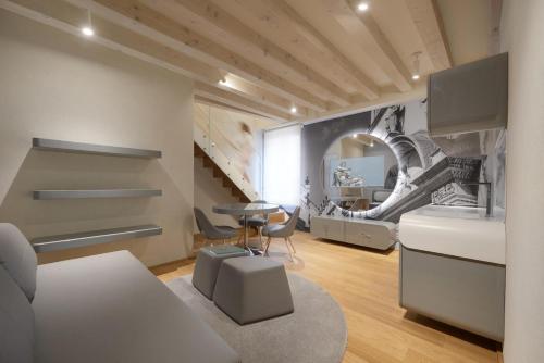 Lords of Verona Luxury Apartments - image 4