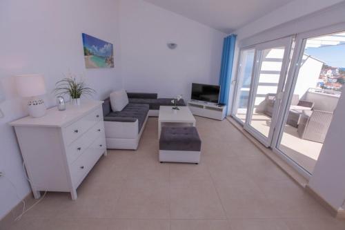  Apartments Zoya in Komarna
