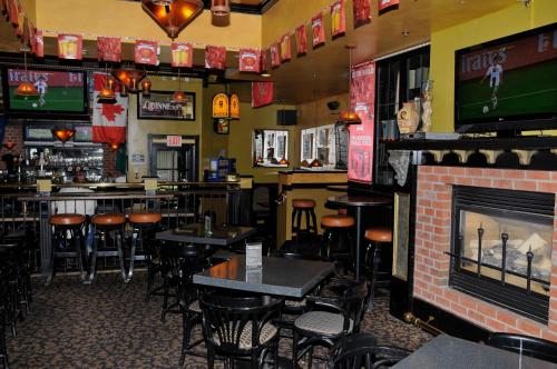 อาหารและเครื่องดื่ม, เดย์ส อินน์ บาย วินด์แฮม วิคตอเรีย แอร์พอร์ต ซิดนีย์ (Days Inn by Wyndham Victoria Airport Sidney) near สนามบินนานาชาติวิกตอเรีย