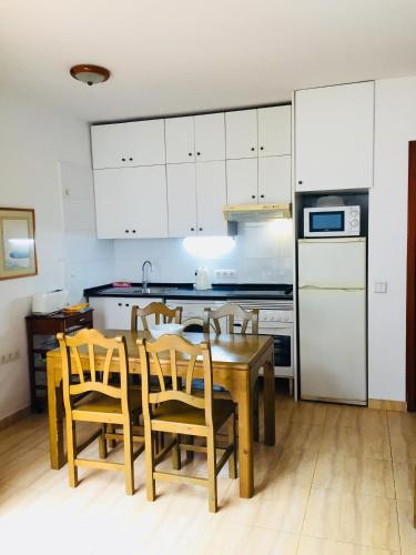 2 bedrooms, 5 beds