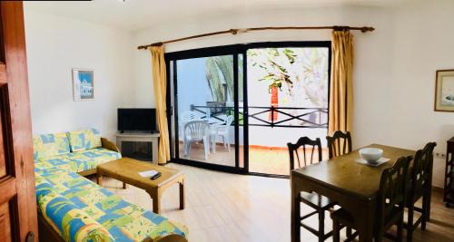 2 bedrooms, 5 beds