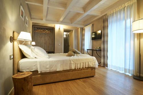 1 king bed, 2 twin beds