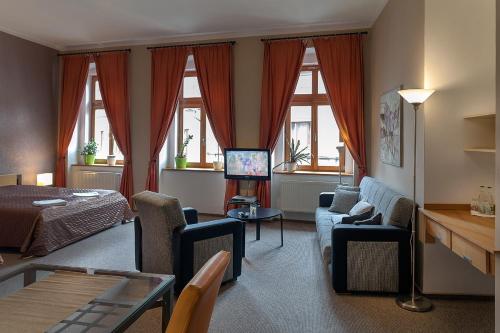 Hotel Merlot - image 11