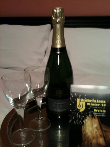 Hotel Valentino Centro Storico - image 8