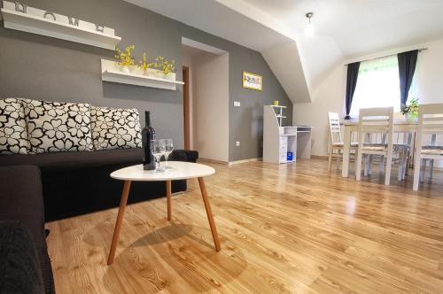  Apartment Lana in Rakovica