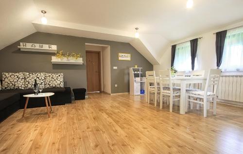  Apartment Lana in Rakovica