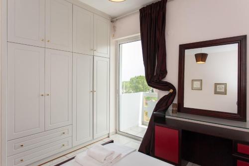 Thalassa Seaside Apartment