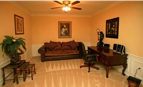 Executive 3 Bedroom Villa at Universal - image 3