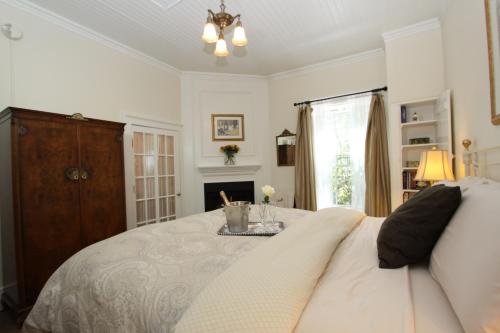Olallieberry Inn Bed and Breakfast