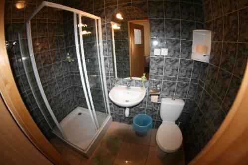 Hotel Daisy Budget - image 6