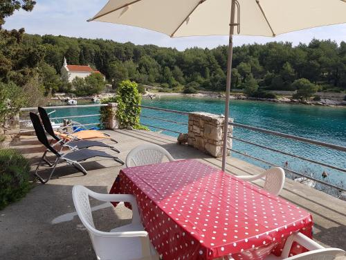  Seafront Apartments Osibova in Milna