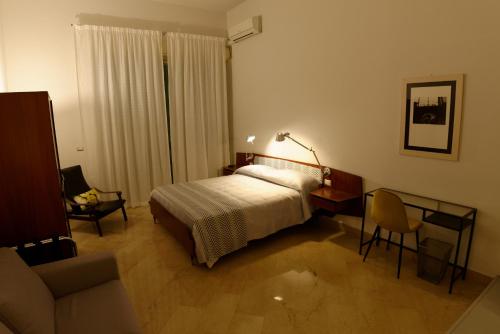 Triple Room with Bathroom image 4