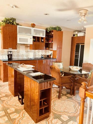 Royal Hideaway in 普羅維登西亞萊斯島