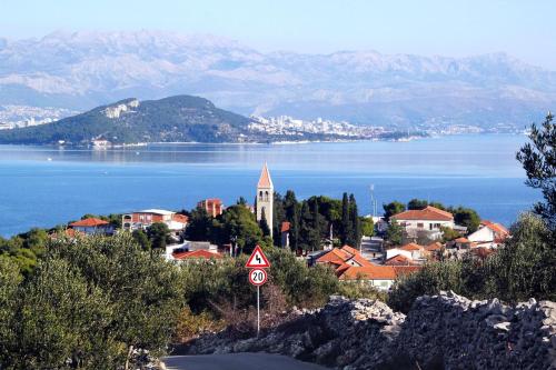 Apartments by the sea Slatine Ciovo - 15311 - image 8
