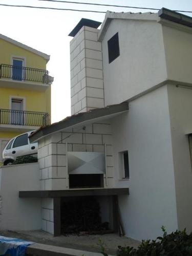 Apartments with a parking space Mali Rat (Omis) - 7482