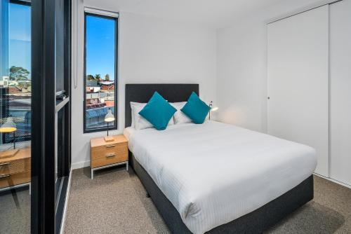 Guestroom, Anchorage Apartments Hampton in Brighton