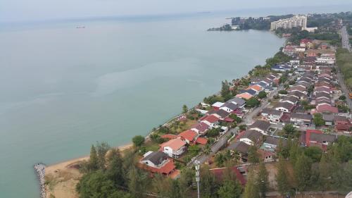 Melaka Beachfront Villa with Pool Melaka Beachfront Villa with Pool