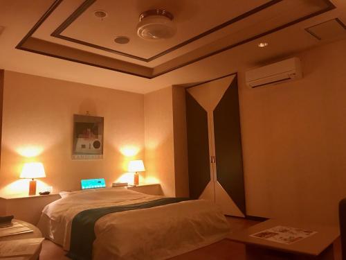 room detail thumbnail 1