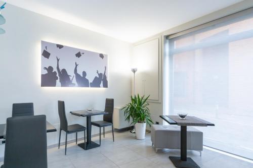 Hotel University - image 10