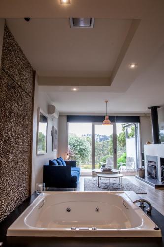 ปอลเปโร วิลลา (Polperro Villas) in เรดฮิลล์